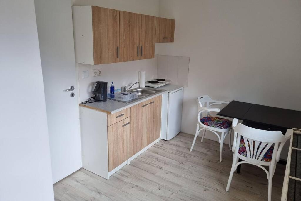 Ferienwohnung/Monteurwohnung Alte Garage Ahnatal Екстер'єр фото