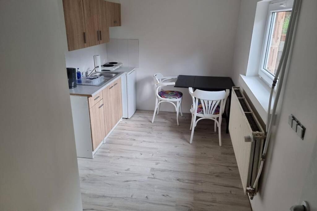 Ferienwohnung/Monteurwohnung Alte Garage Ahnatal Екстер'єр фото