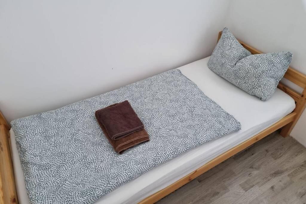 Ferienwohnung/Monteurwohnung Alte Garage Ahnatal Екстер'єр фото